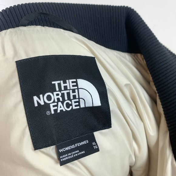 The North Face Women's White Puffer Jacket - Picture 13 of 13